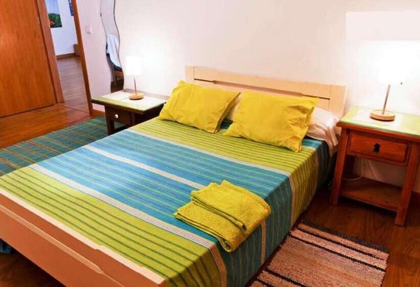 تختخواب و صبحانه Coloured Studio