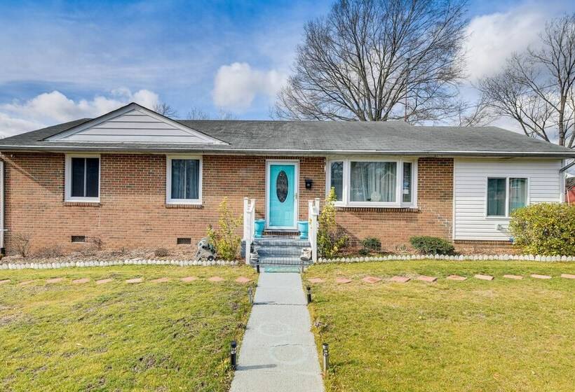 Colonial Heights Home W/ Large Yard & Bbq Grill!