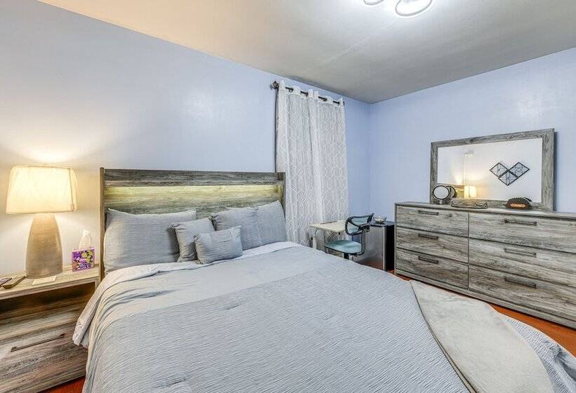 Colonial Heights Home W/ Large Yard & Bbq Grill!