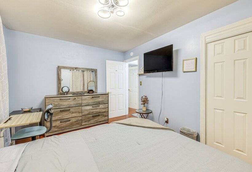 Colonial Heights Home W/ Large Yard & Bbq Grill!