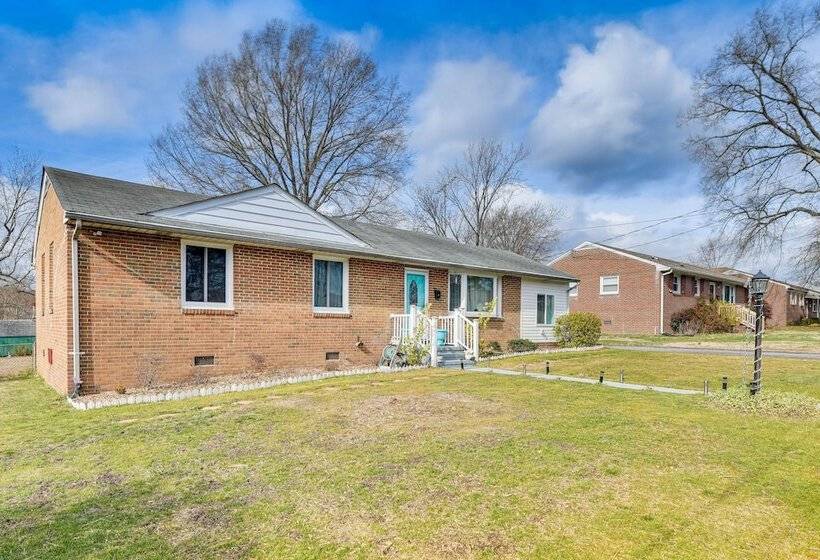 Colonial Heights Home W/ Large Yard & Bbq Grill!