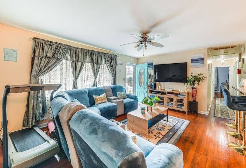 Colonial Heights Home W/ Large Yard & Bbq Grill!