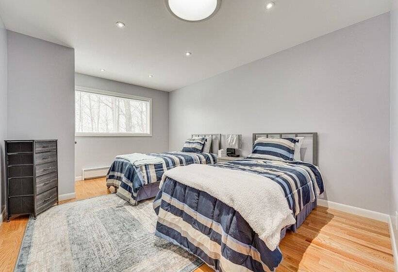 Cozy Fair Haven Home With Mountain Views!