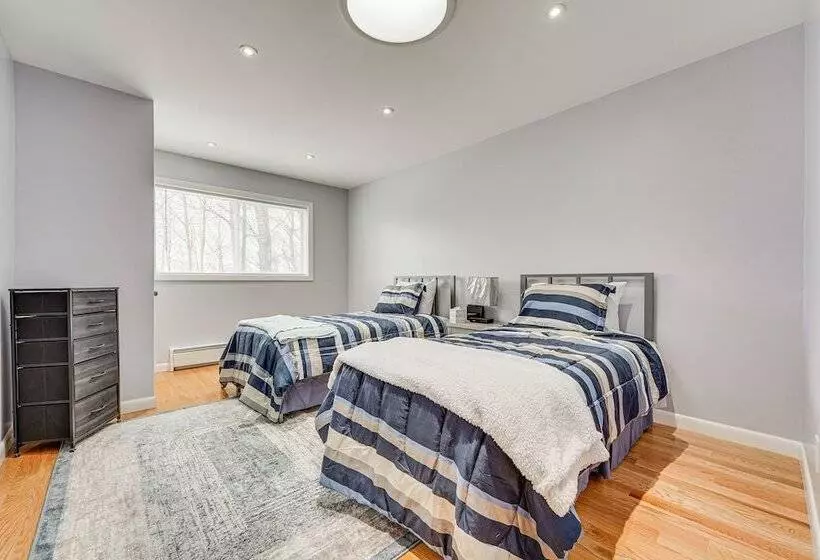 Cozy Fair Haven Home With Mountain Views!