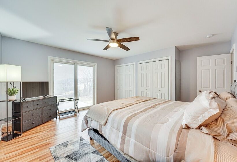 Cozy Fair Haven Home With Mountain Views!