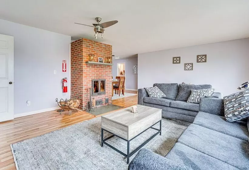 Cozy Fair Haven Home With Mountain Views!