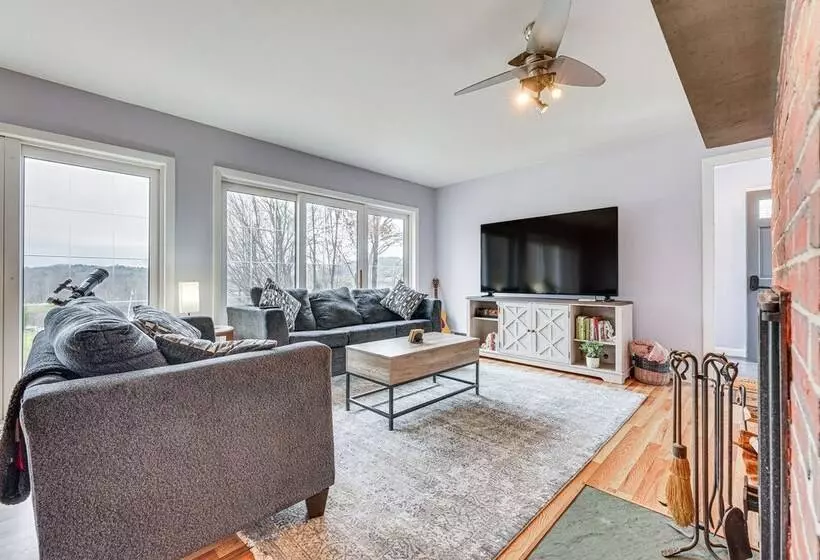 Cozy Fair Haven Home With Mountain Views!