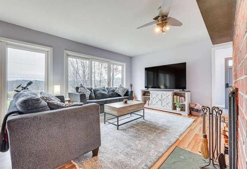 Cozy Fair Haven Home With Mountain Views!