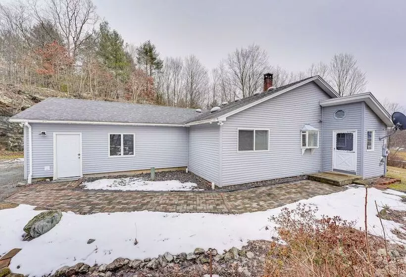 Cozy Fair Haven Home With Mountain Views!