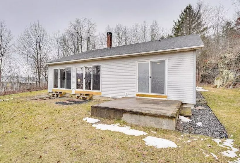 Cozy Fair Haven Home With Mountain Views!