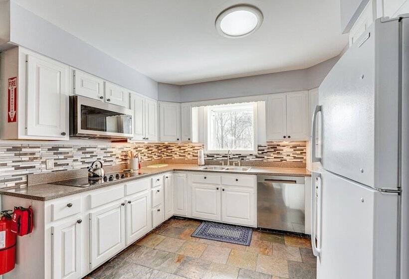 Cozy Fair Haven Home With Mountain Views!