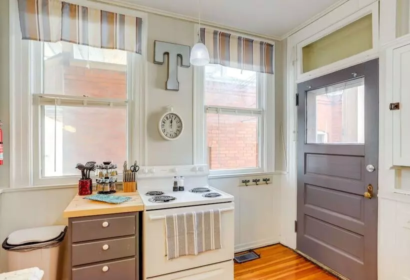 Historic Tiffin Home ~ Half Mi To University!