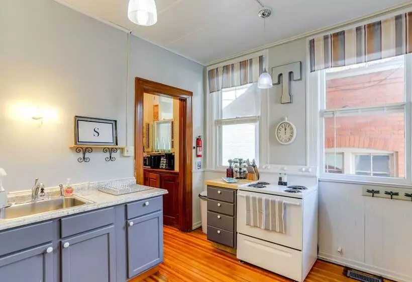 Historic Tiffin Home ~ Half Mi To University!