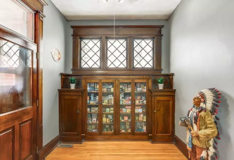 Historic Tiffin Home ~ Half Mi To University!