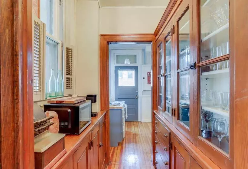 Historic Tiffin Home ~ Half Mi To University!