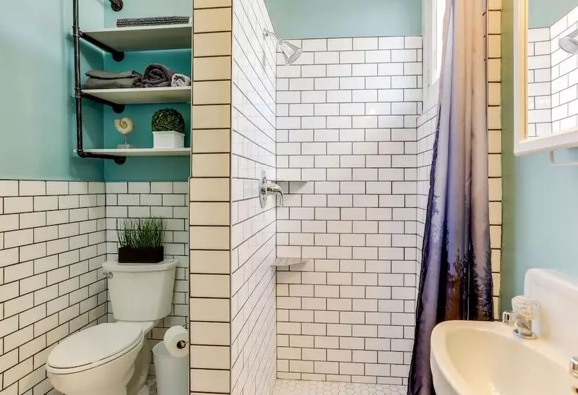 Historic Tiffin Home ~ Half Mi To University!