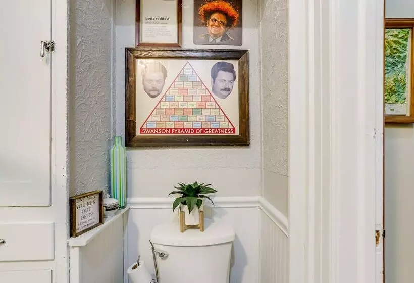 Historic Tiffin Home ~ Half Mi To University!