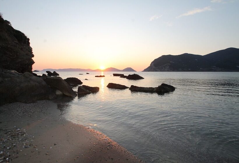 هتل Maeiz Skopelos