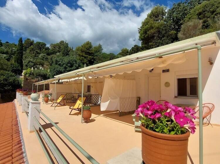 هتل Maeiz Skopelos