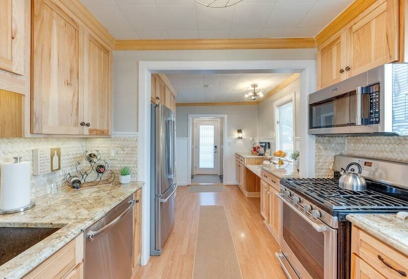 Lakefront Highland Home W/ Dock ~ 2 Mi To Milford!