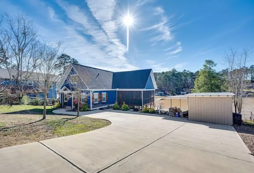 Lakefront New London Retreat W/ Dock & Hot Tub!