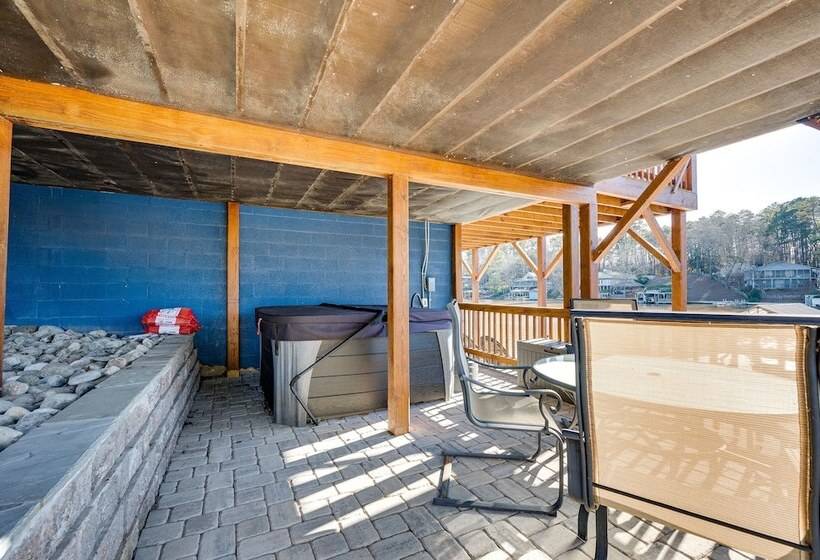 Lakefront New London Retreat W/ Dock & Hot Tub!