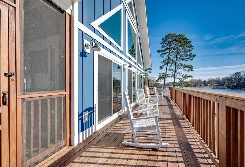 Lakefront New London Retreat W/ Dock & Hot Tub!