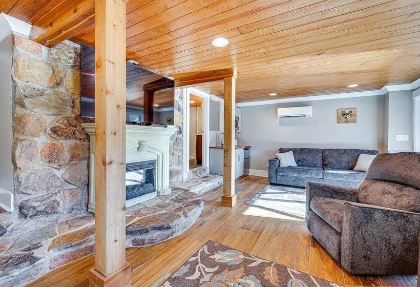 Lakefront New London Retreat W/ Dock & Hot Tub!