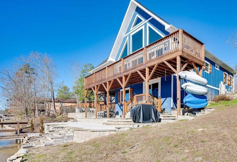 Lakefront New London Retreat W/ Dock & Hot Tub!