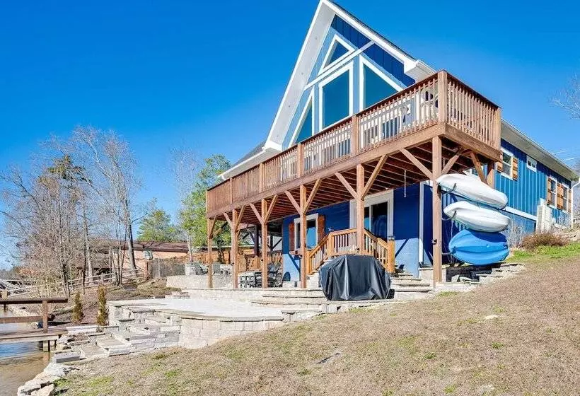 Lakefront New London Retreat W/ Dock & Hot Tub!