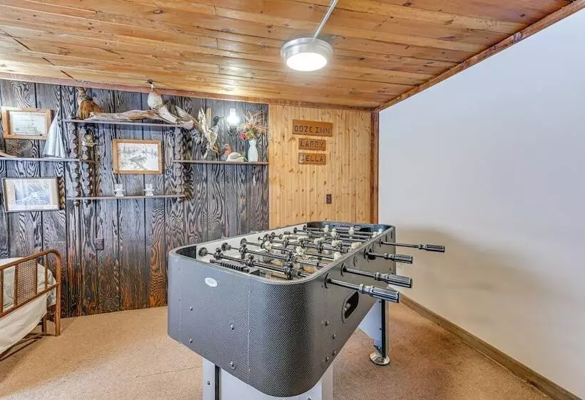 Lakefront Suring Home W/ Pool Table + Views!