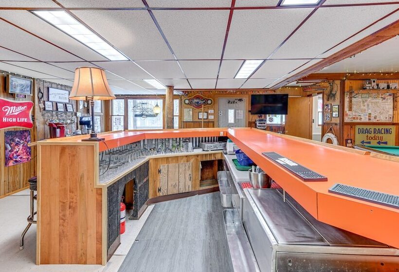 Lakefront Suring Home W/ Pool Table + Views!