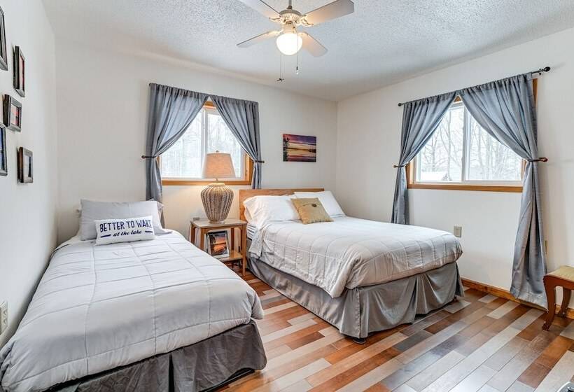 Lakefront Suring Home W/ Pool Table + Views!