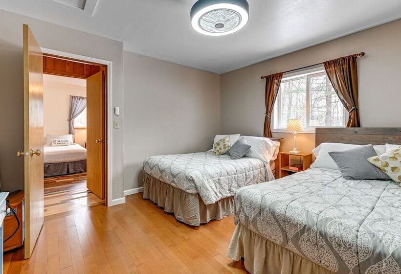 Lakefront Suring Home W/ Pool Table + Views!