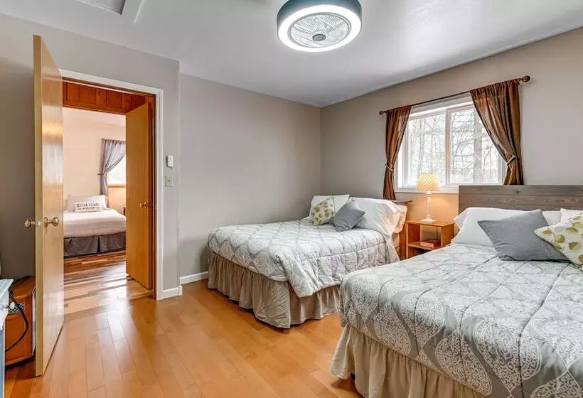 Lakefront Suring Home W/ Pool Table + Views!