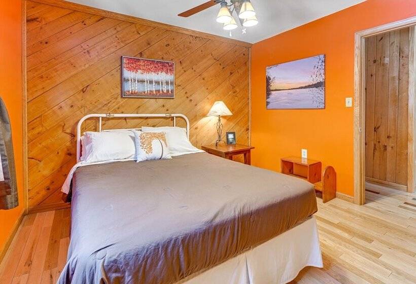 Lakefront Suring Home W/ Pool Table + Views!