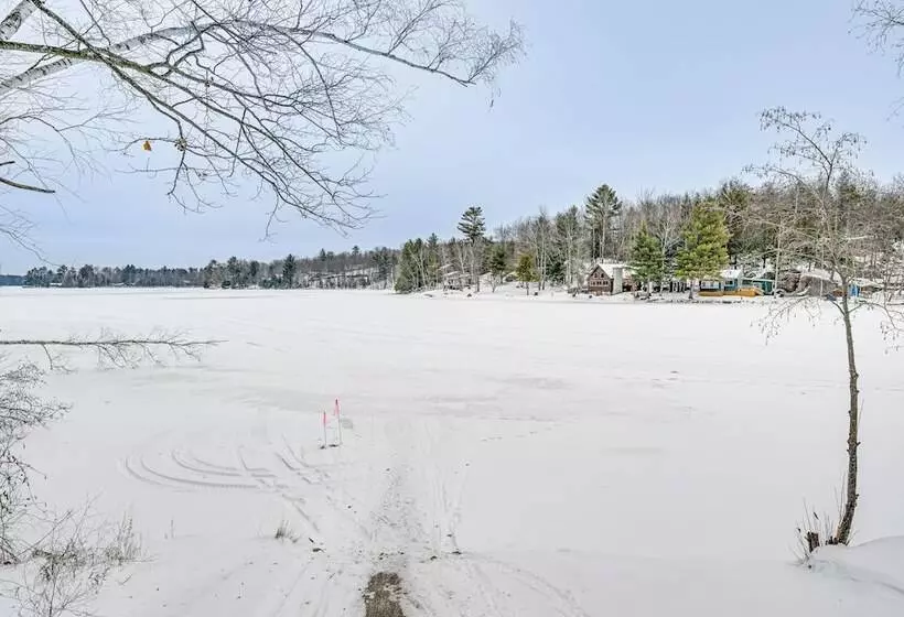 Lakefront Suring Home W/ Pool Table + Views!