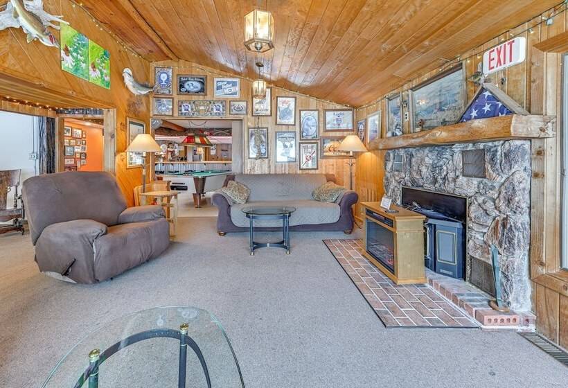 Lakefront Suring Home W/ Pool Table + Views!