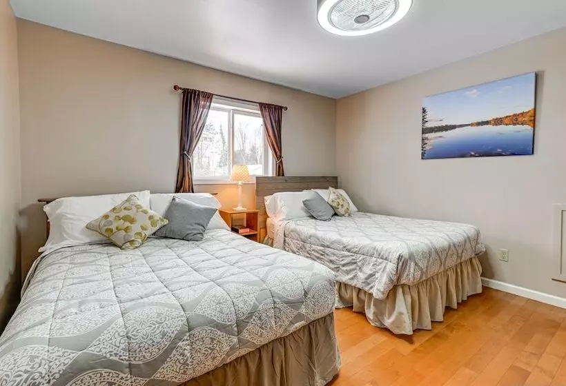 Lakefront Suring Home W/ Pool Table + Views!