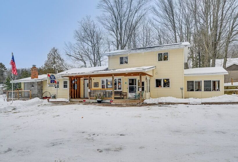 Lakefront Suring Home W/ Pool Table + Views!