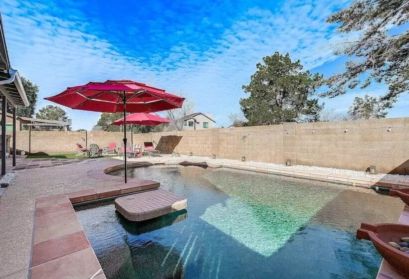 Lovely Gilbert Home W/ Heated Pool: 3 Mi To Dtwn!