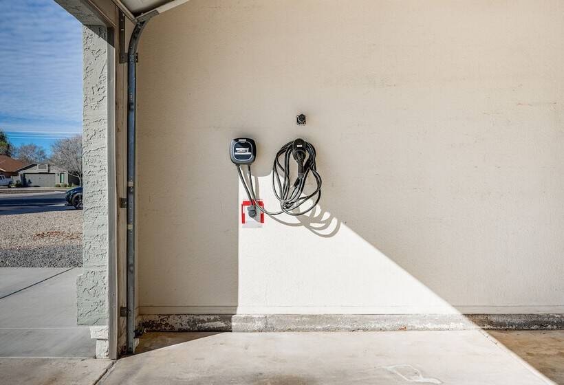 Lovely Gilbert Home W/ Heated Pool: 3 Mi To Dtwn!