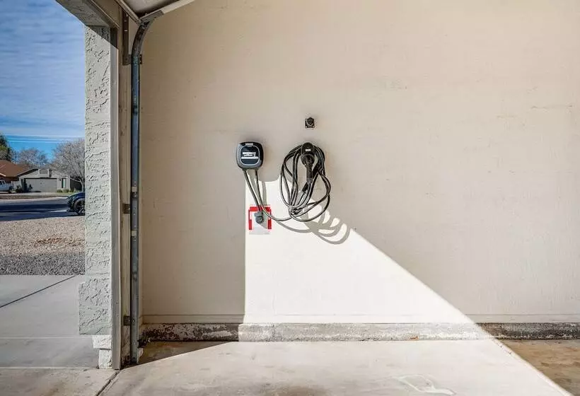 Lovely Gilbert Home W/ Heated Pool: 3 Mi To Dtwn!