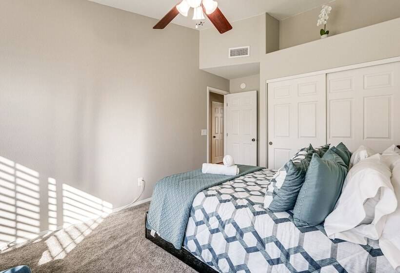 Lovely Gilbert Home W/ Heated Pool: 3 Mi To Dtwn!