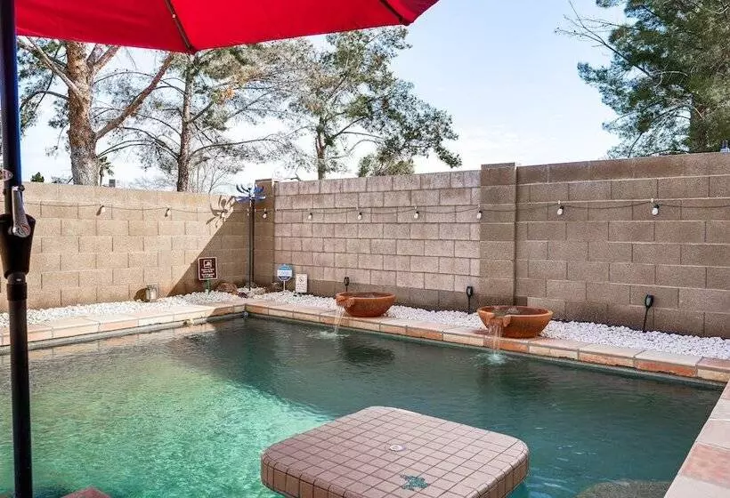 Lovely Gilbert Home W/ Heated Pool: 3 Mi To Dtwn!