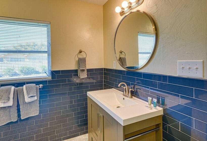 Mid Century Modern Lakeland Retreat W/ Smart Tv!