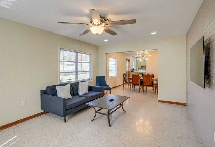 Mid Century Modern Lakeland Retreat W/ Smart Tv!
