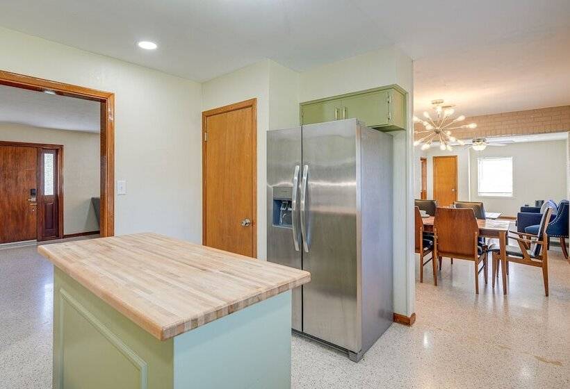 Mid Century Modern Lakeland Retreat W/ Smart Tv!