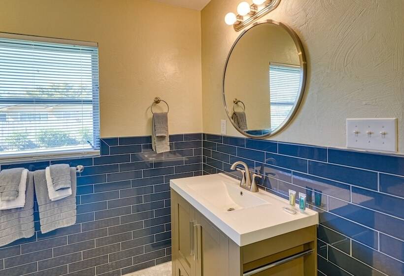 Mid Century Modern Lakeland Retreat W/ Smart Tv!