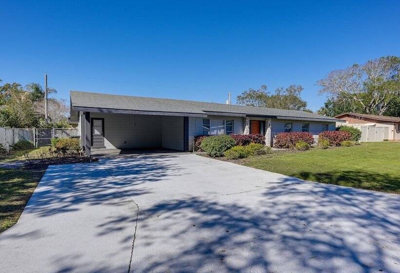 Mid Century Modern Lakeland Retreat W/ Smart Tv!